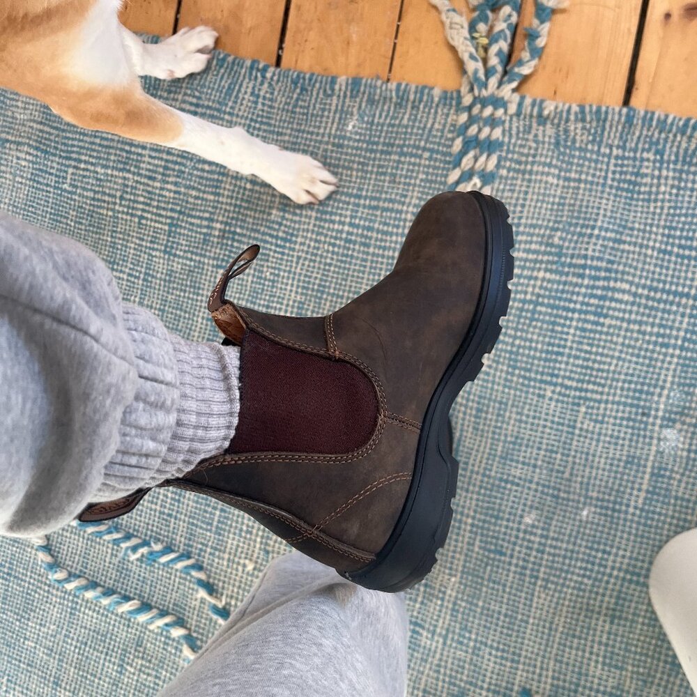 Blundstone Women's Classics #585 - 7 US Chelsea Boot in Rustic Brown